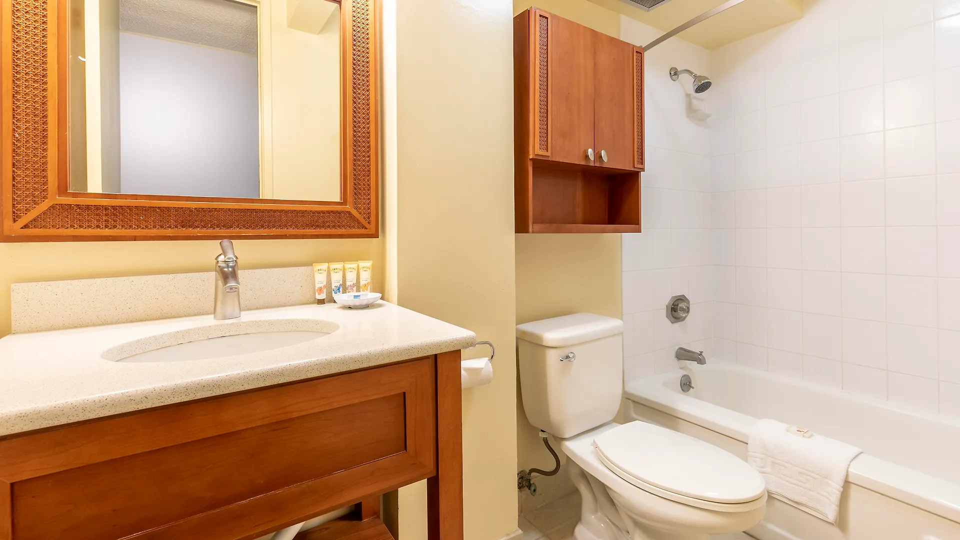 Pacific Monarch Hotel Гонолулу 3*,  США